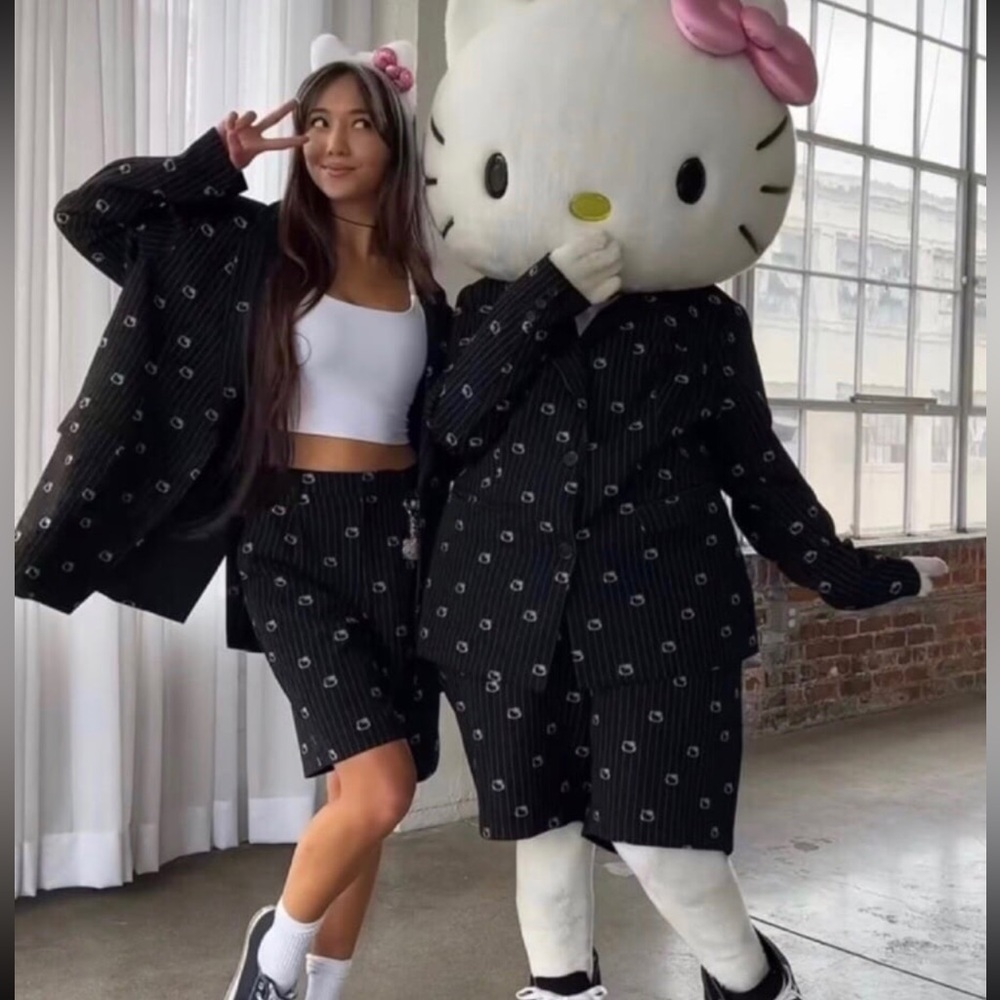 FOREVER 21 Hello Kitty Bermuda shorts